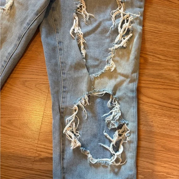 Distressed High Waisted Mom Jeans - Picture 4 of 8
